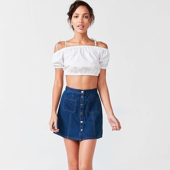 Urban Outfitters | White Off Shoulder Crop Top - Picture 2 of 5